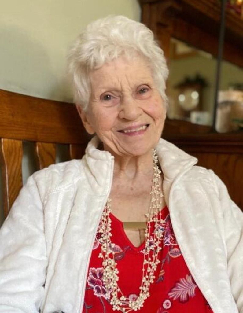 Evelyn (Sanders)  Siurek