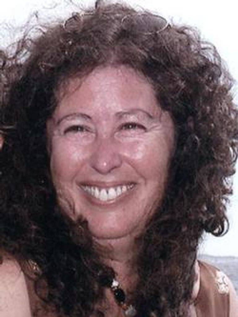 Ana (Silva) Larrivee Profile Photo