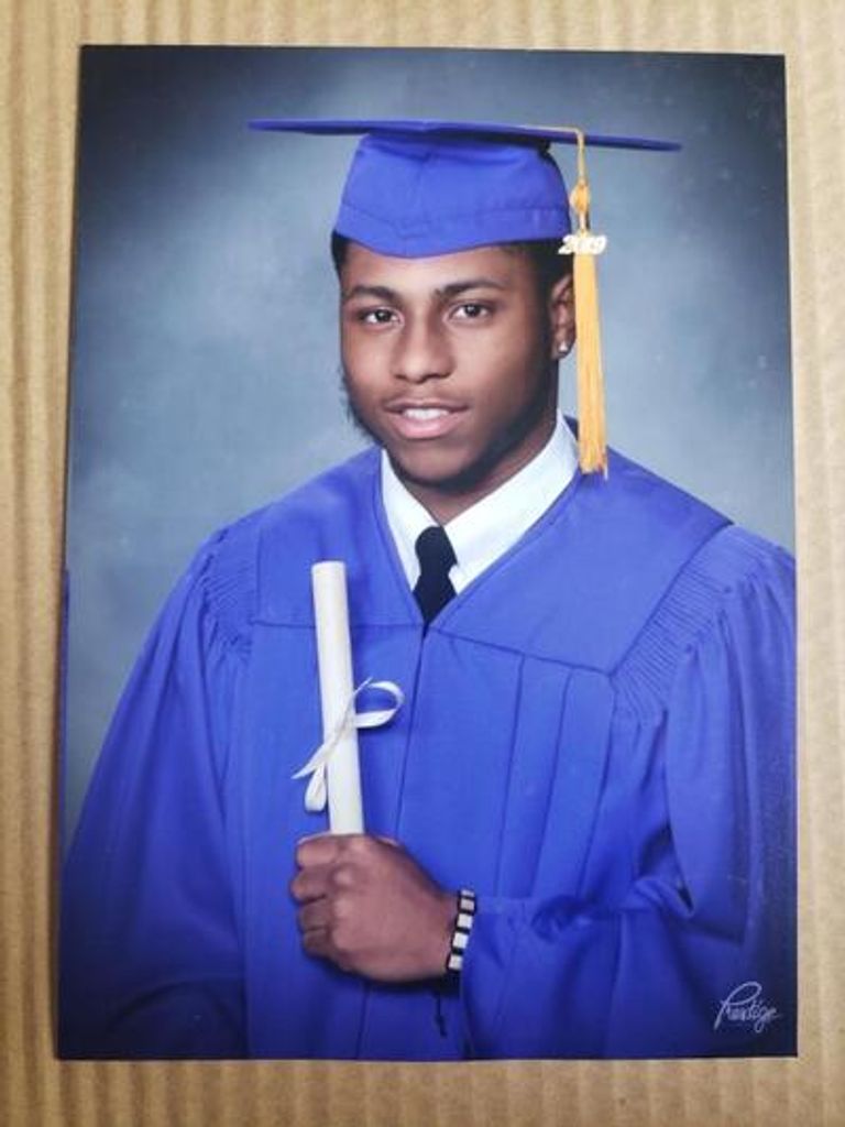 Robert Dominique Newton Profile Photo