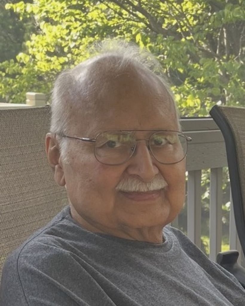 Gerald Francis Lee Profile Photo