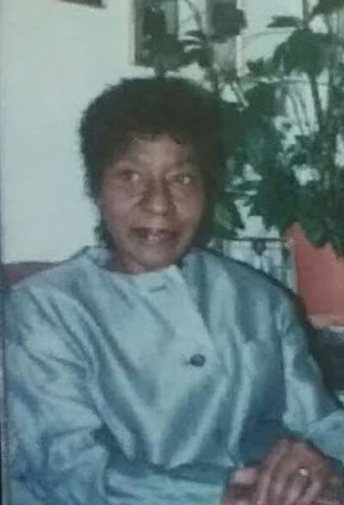 Estelle Dowthard Profile Photo