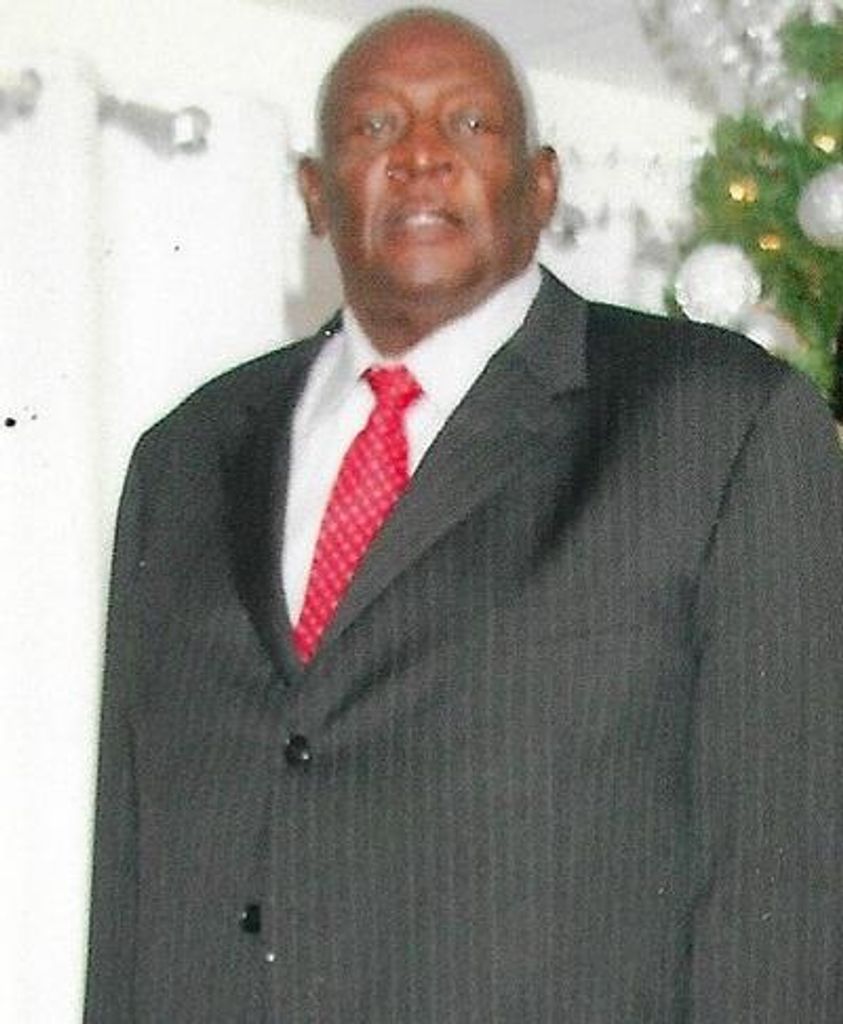 Henry Thomas Profile Photo