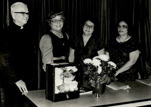 Isabel O. Gonzalez photo gallery thumbnail 5 of 49