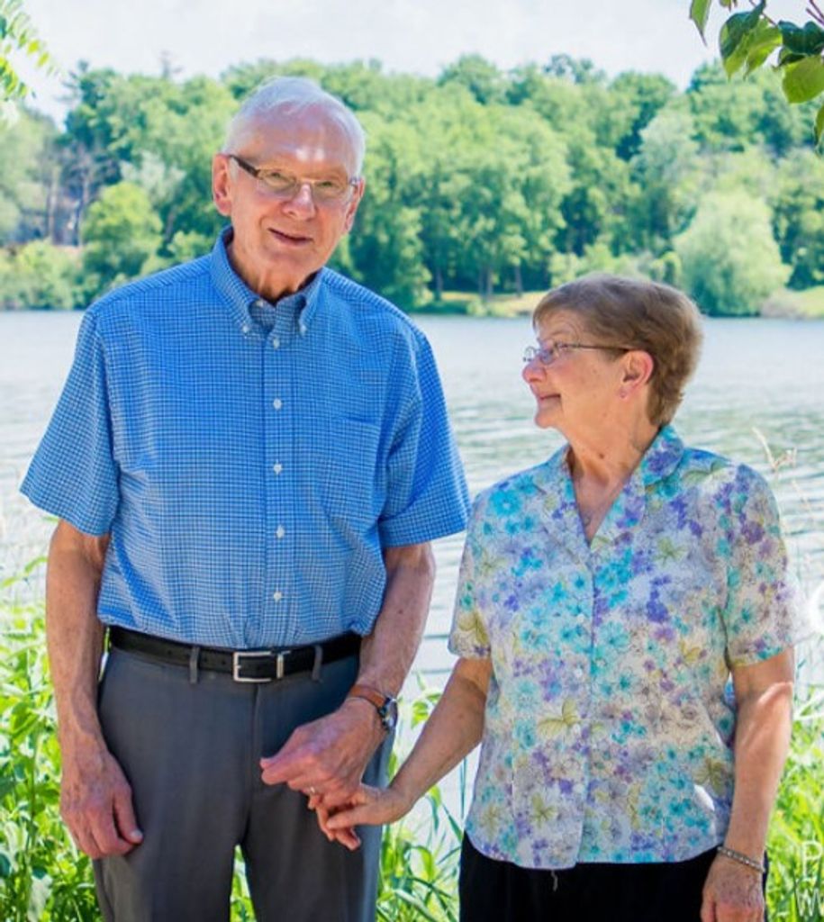 Linda R (Knapp)  Marty