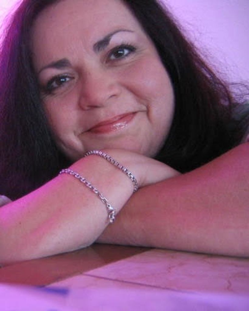 Julie Hernandez Profile Photo