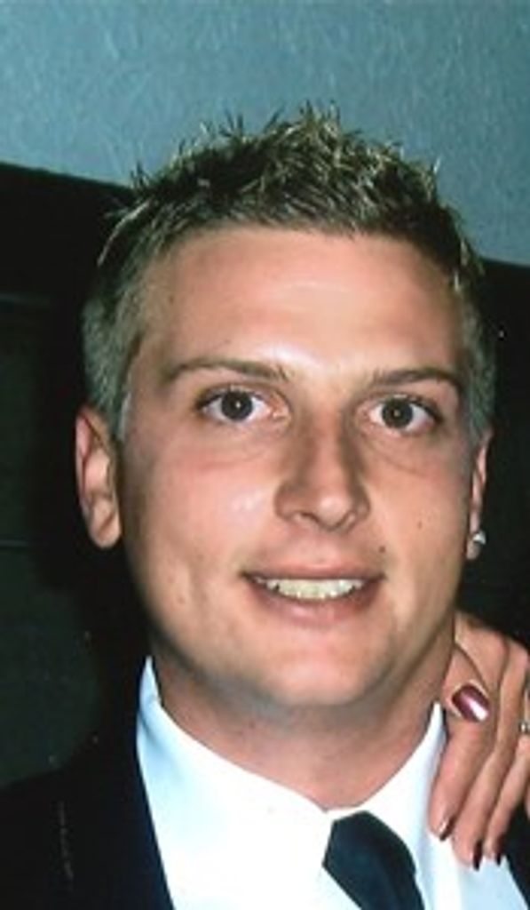 Dustin Dewey Fischer Profile Photo