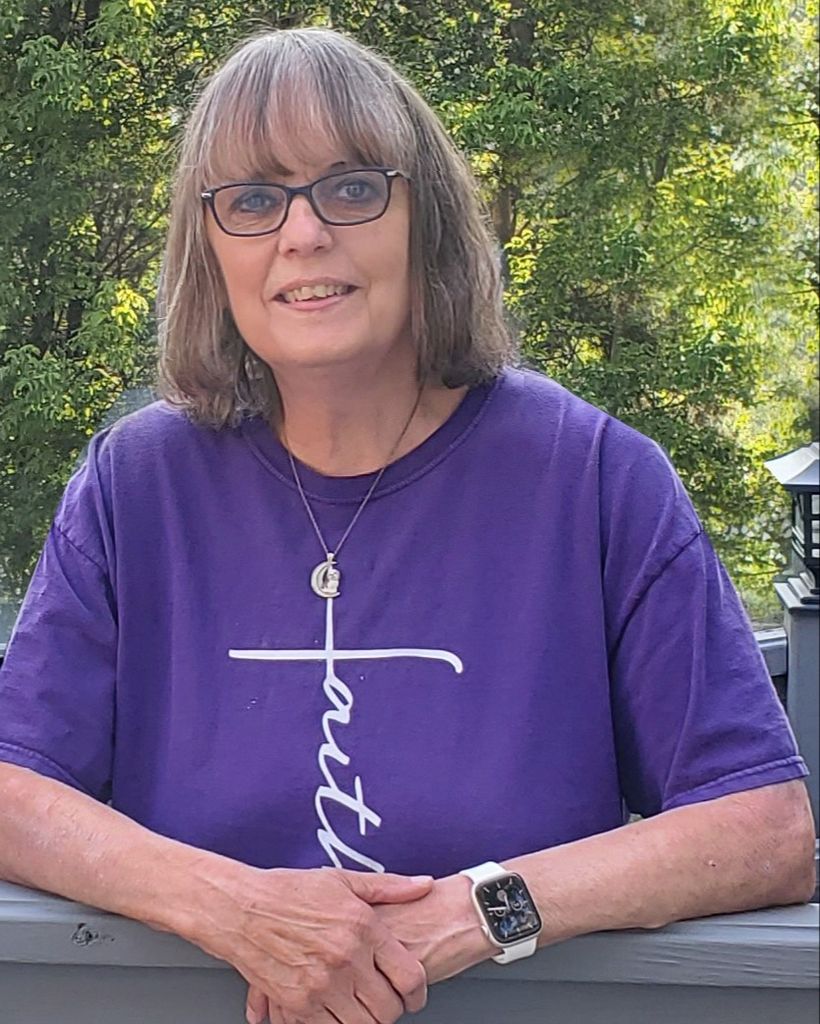 Christine Naomi Leonard