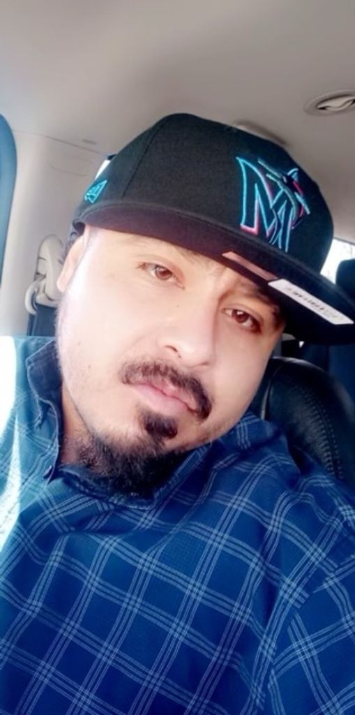 Mikey Hernández Profile Photo