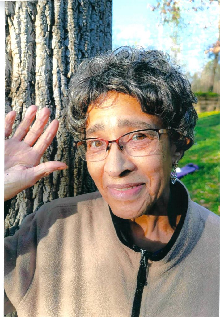 Floree Gordon Roberts Profile Photo