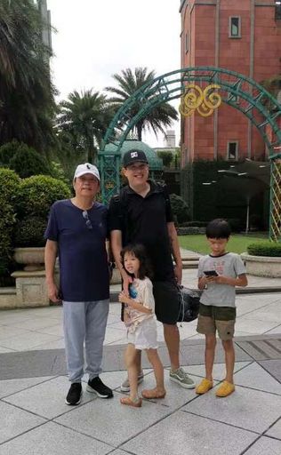 Quang Luu photo gallery thumbnail 11 of 24