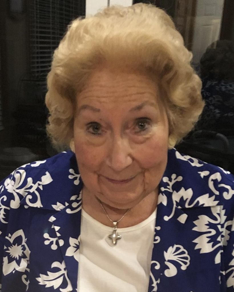 Leona Sokolis Profile Photo