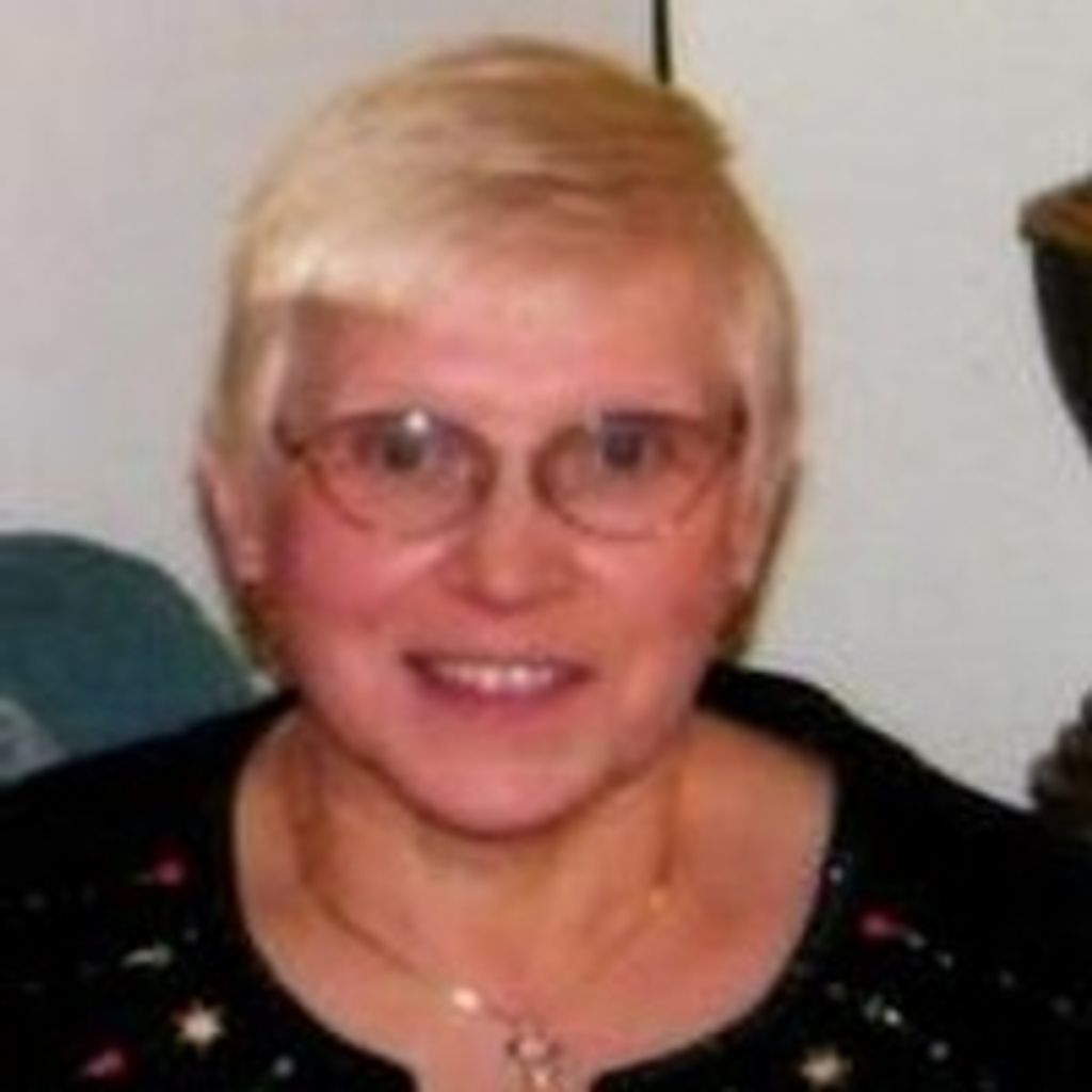 Elaine M Navratil