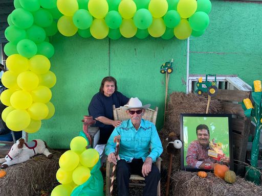 Santos Valdez Sr. photo gallery thumbnail 90 of 151