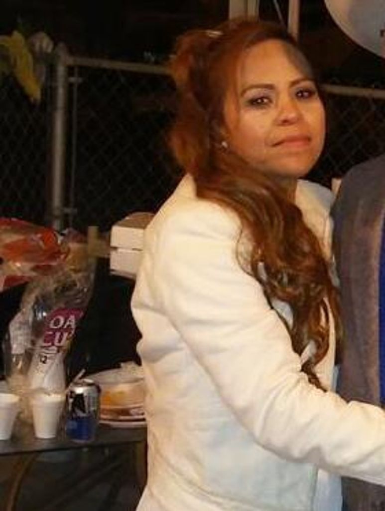 Claudia E. Moncivaiz