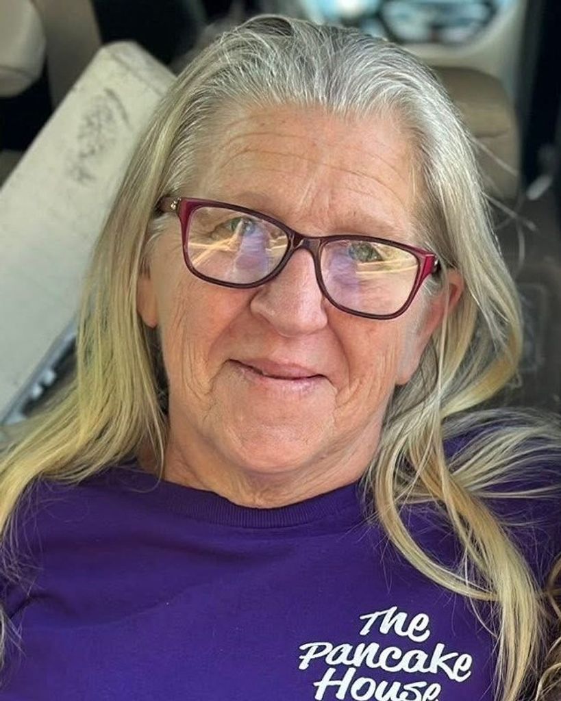 Melanie Young Holt Profile Photo