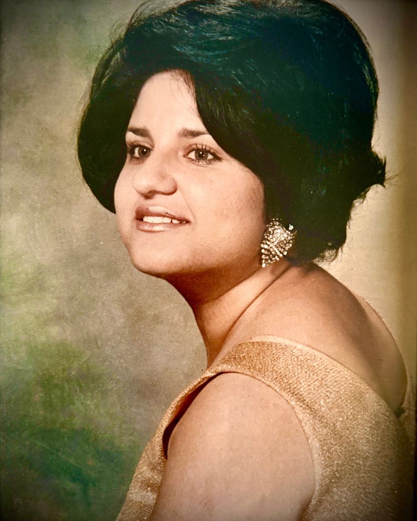 Lydia Lozano Profile Photo