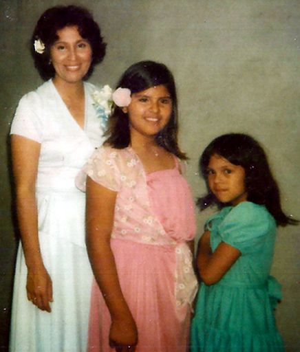 Yolanda C. Gonzalez photo gallery thumbnail 63 of 357