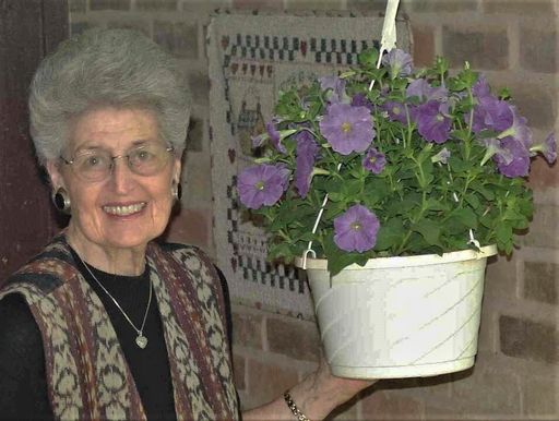 Betty Carroll photo gallery thumbnail 32 of 122