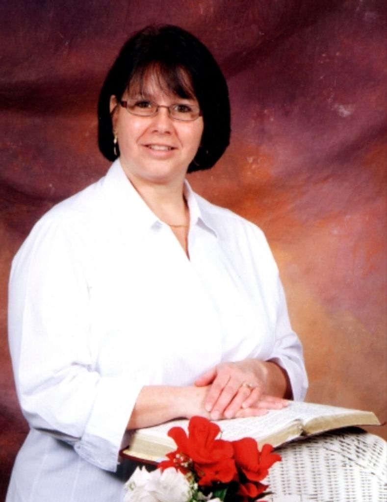 Robin E. Jones Profile Photo