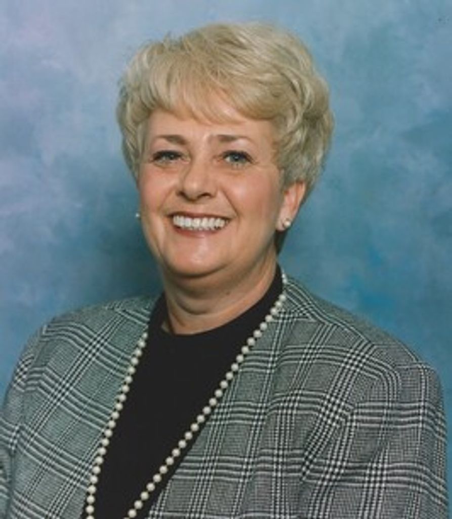 Karen White (Benner)