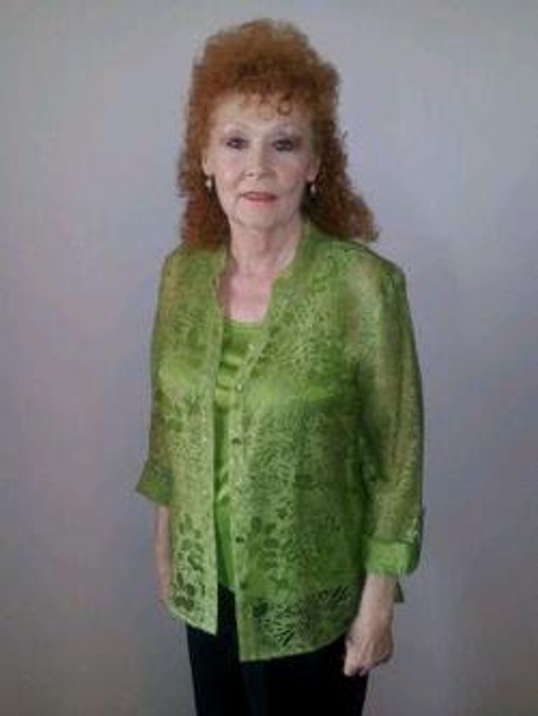 Loretta Follis Tomazos Profile Photo
