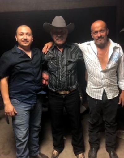 Adolfo Quintanilla photo gallery thumbnail 51 of 80
