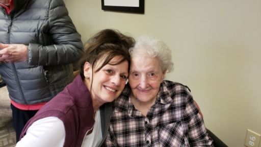 Susie Huston photo gallery thumbnail 9 of 17
