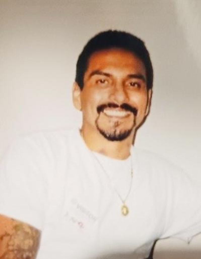 Robert Carreño, Jr. Profile Photo