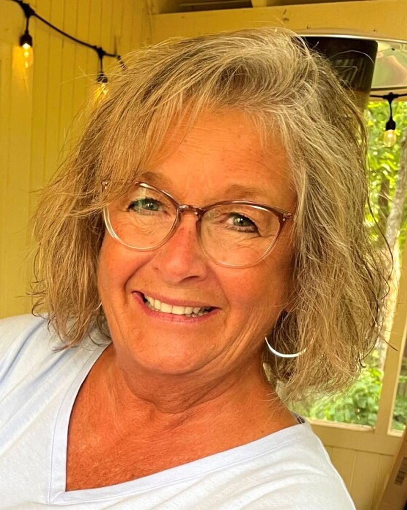 Lisa (DeWitt)  Amore
