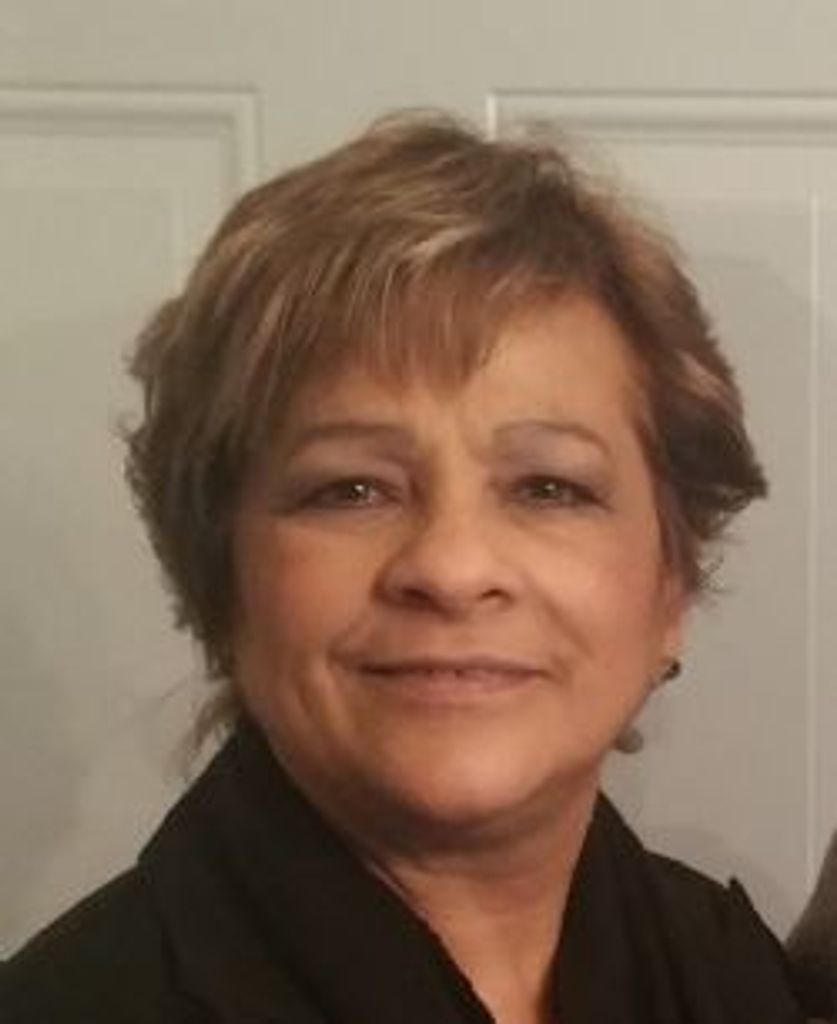 Carmen Teresa Col�N Profile Photo