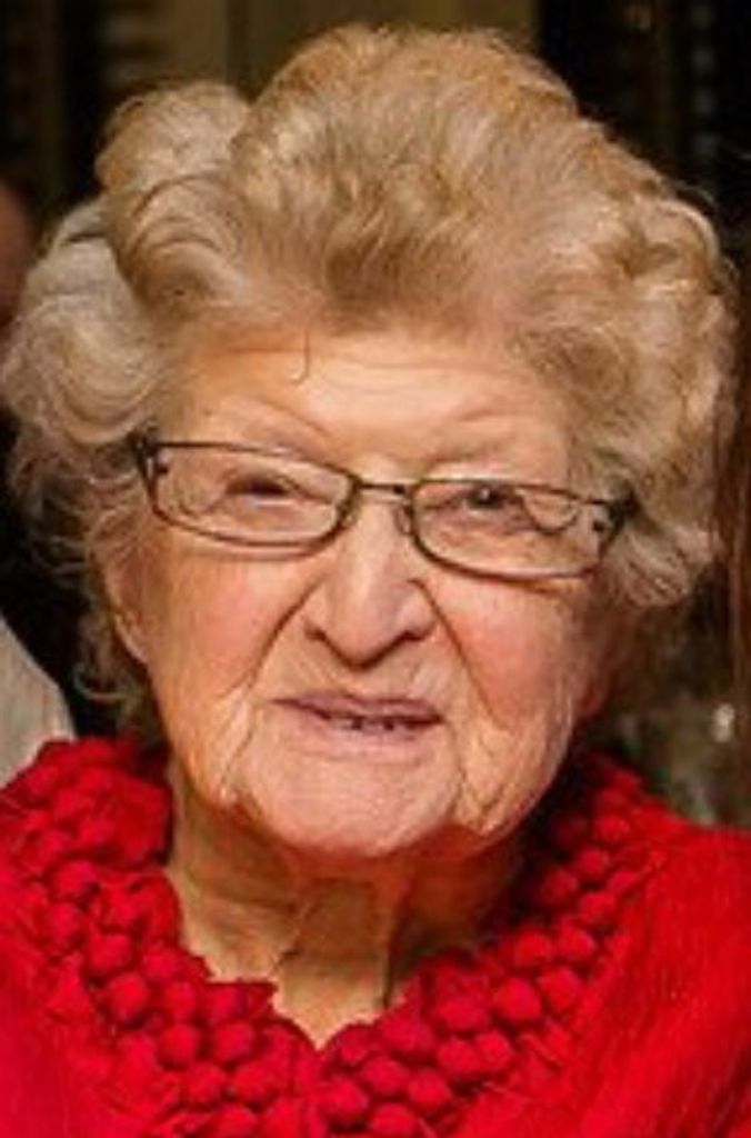 Vasilia "Lee" Savramis