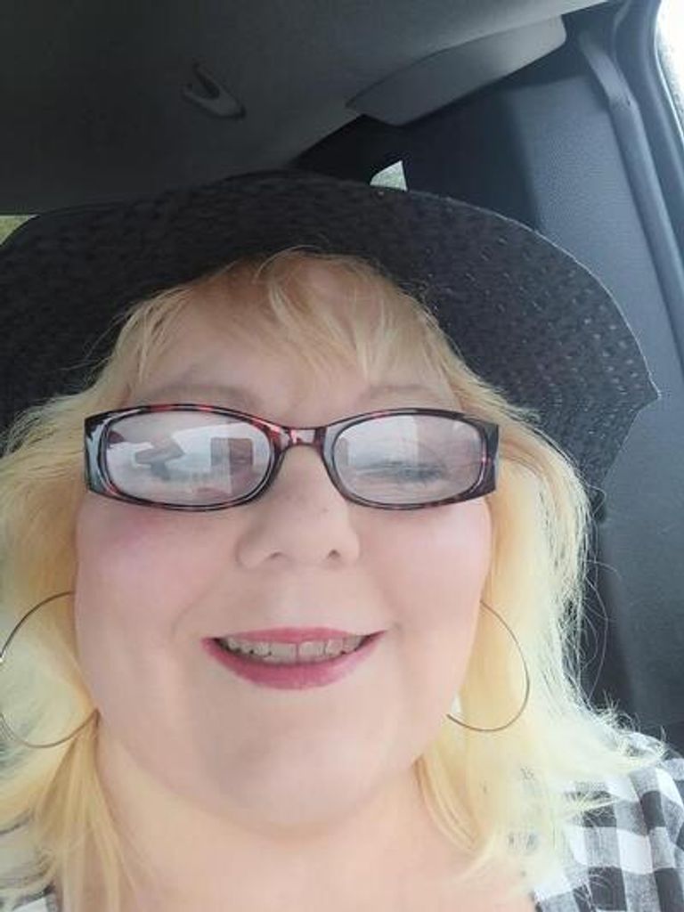 Traci M. Kroenecke-Laures Profile Photo