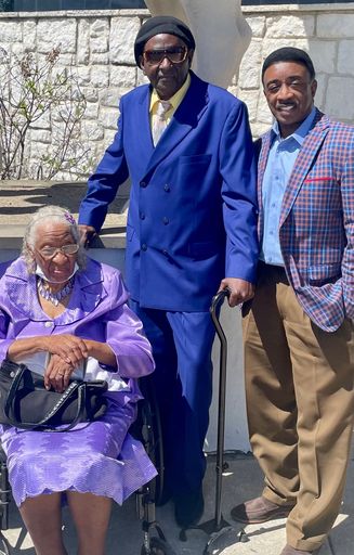 Calvin Earl Reed photo gallery thumbnail 19 of 58