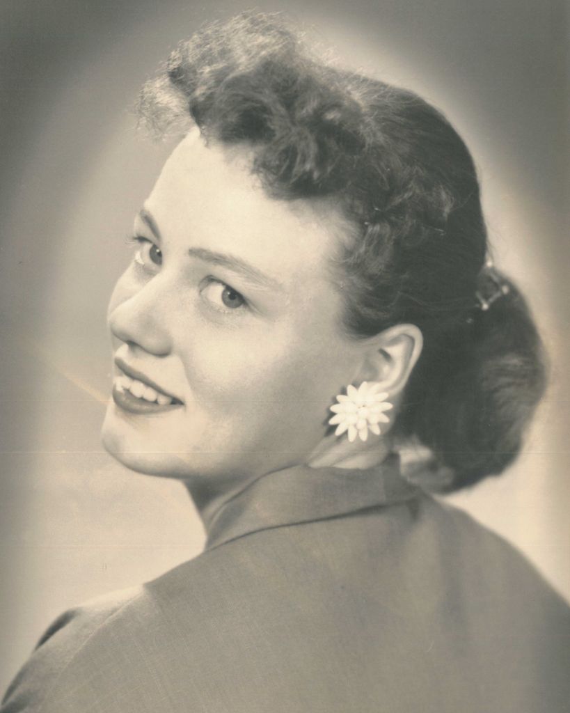 Karen Louise Hull Profile Photo