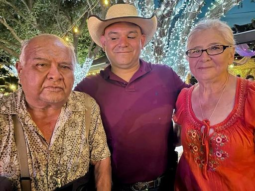 Eduardo C. Luna photo gallery thumbnail 139 of 184