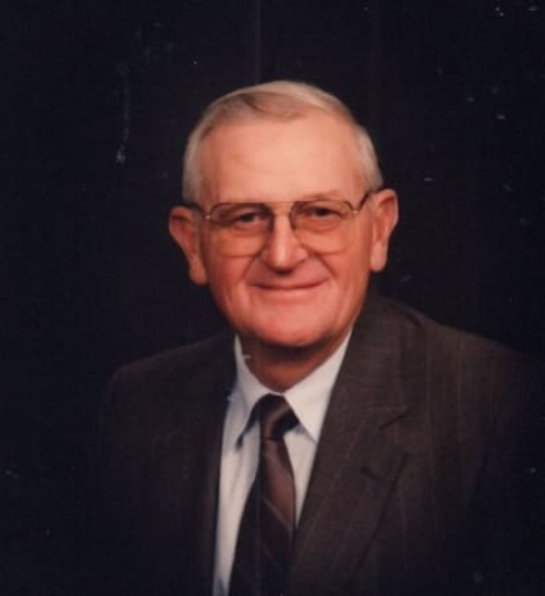 Delbert Hacker photo gallery image 1 of 2