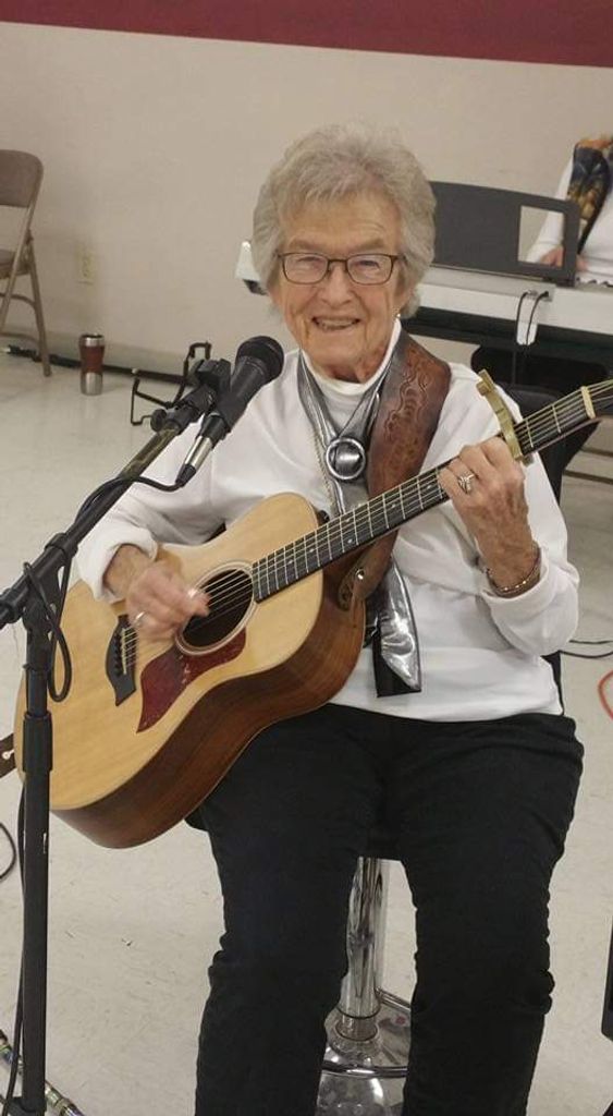Annie Avery Profile Photo