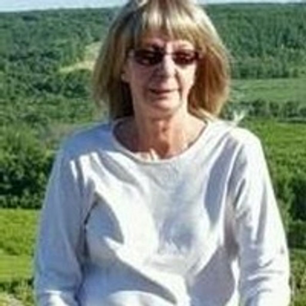 Holly  J Parenteau Profile Photo