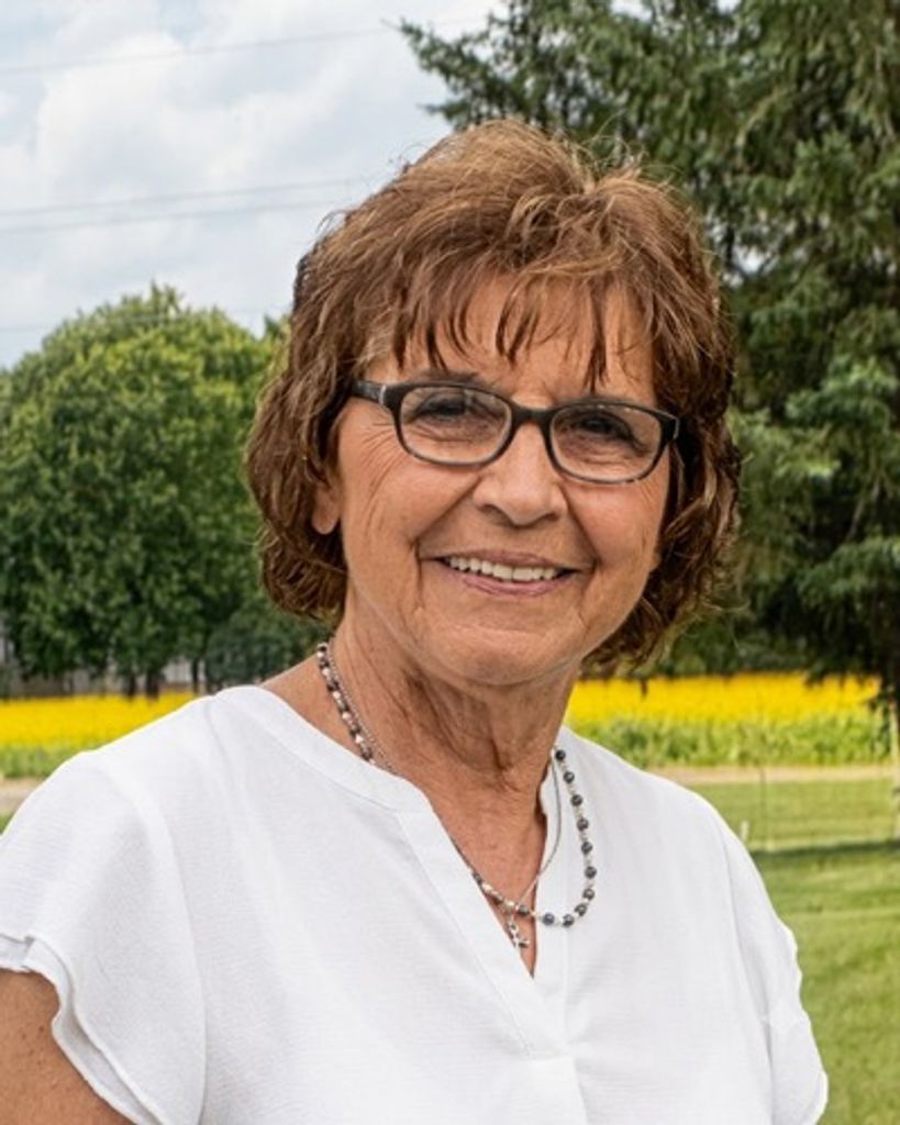 Elaine Gates (née Rey) Profile Photo