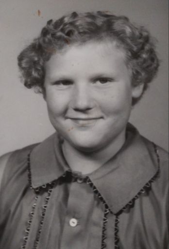 Anne Marie Seybold photo gallery thumbnail 4 of 36