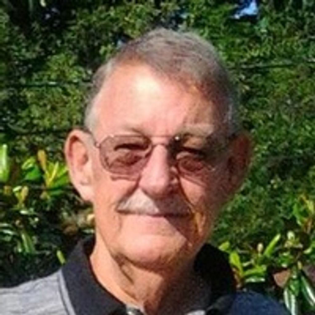 Robert Lloyd Holtzclaw