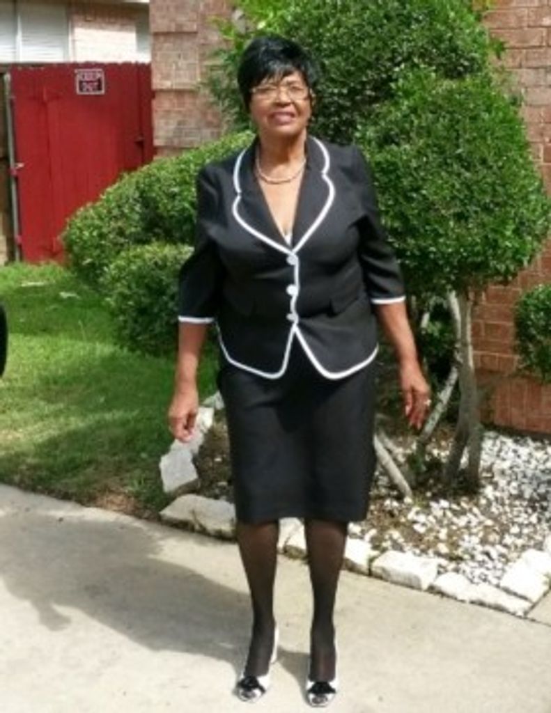 NELLIE TUCKER