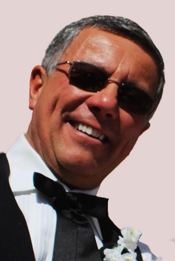 Robert J Molina Profile Photo