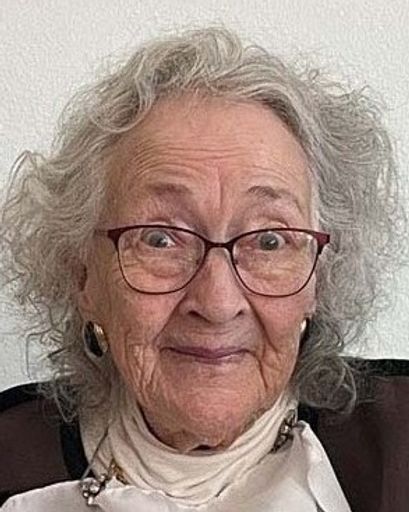 Julia Marie Hillen Profile Photo