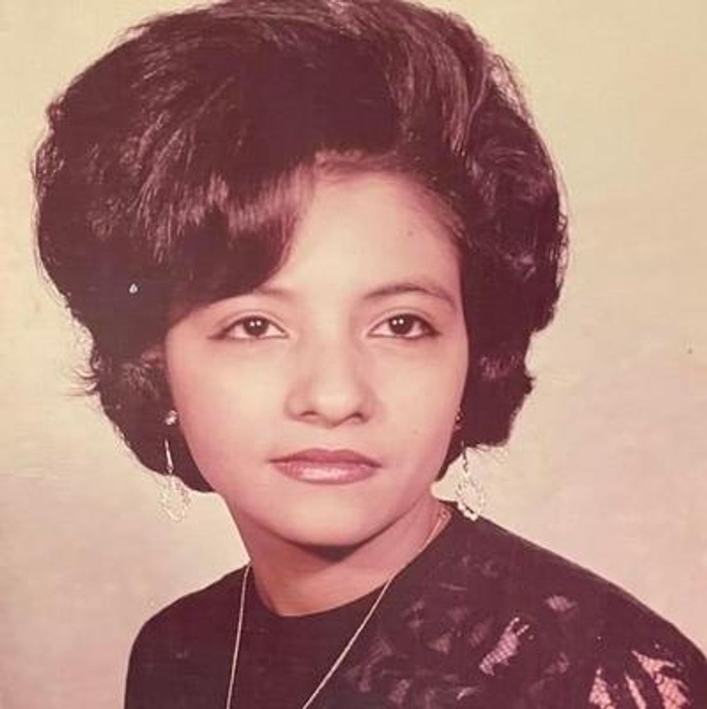 Estefana Mcculloch Profile Photo