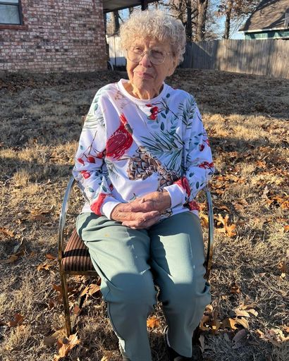 Dorothy June Arthur's obituary image