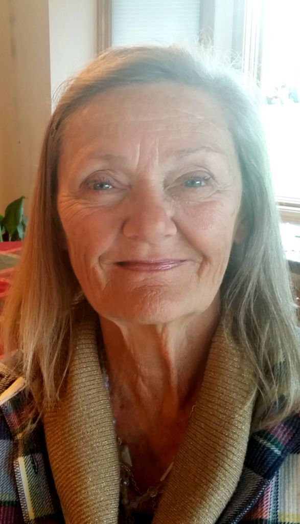Suzanne Lee (Jones)  Lewis