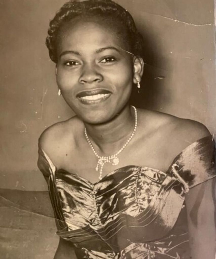 Eva Brown Profile Photo