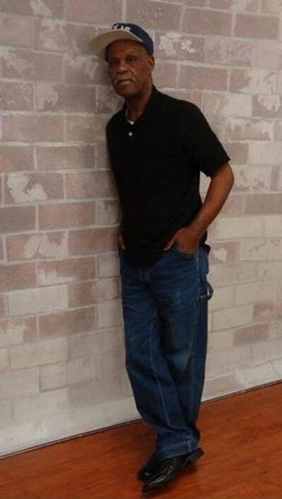 Charles Edward Hennie, Jr. Profile Photo