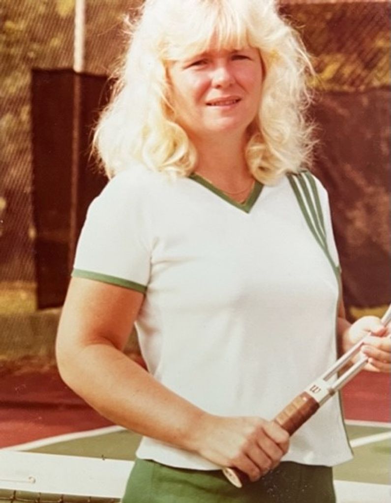 Joann Sue (Holl)  Leswing